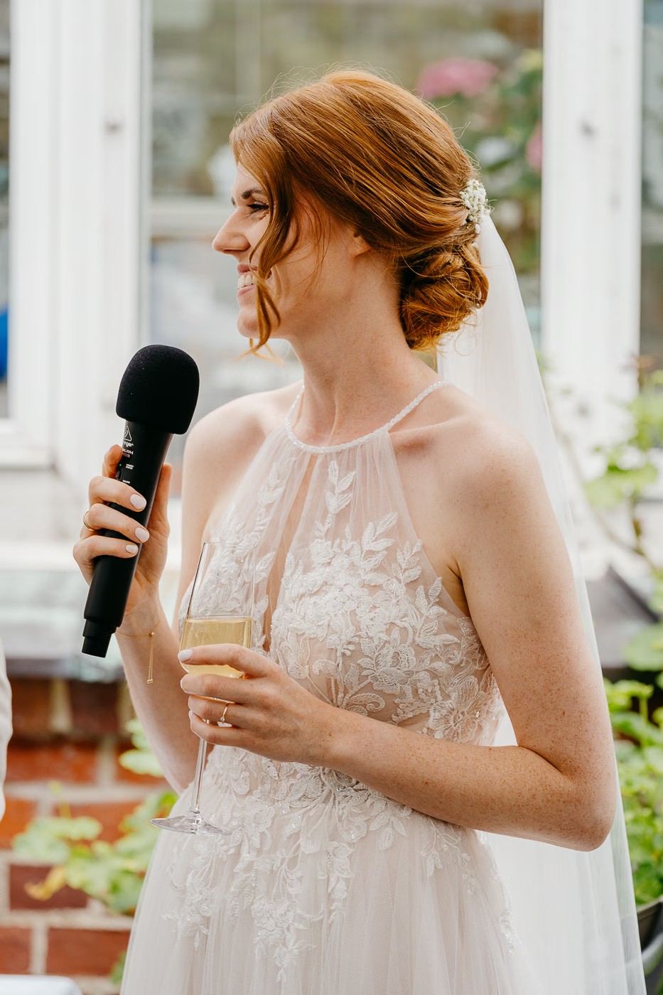 Hochzeitsfeier Gifhorn – Festgesellschaft auf Schloss Gifhorn, fröhliche Atmosphäre, Hochzeitsfotografie Schloss Gifhorn Kathrin Skorpel
