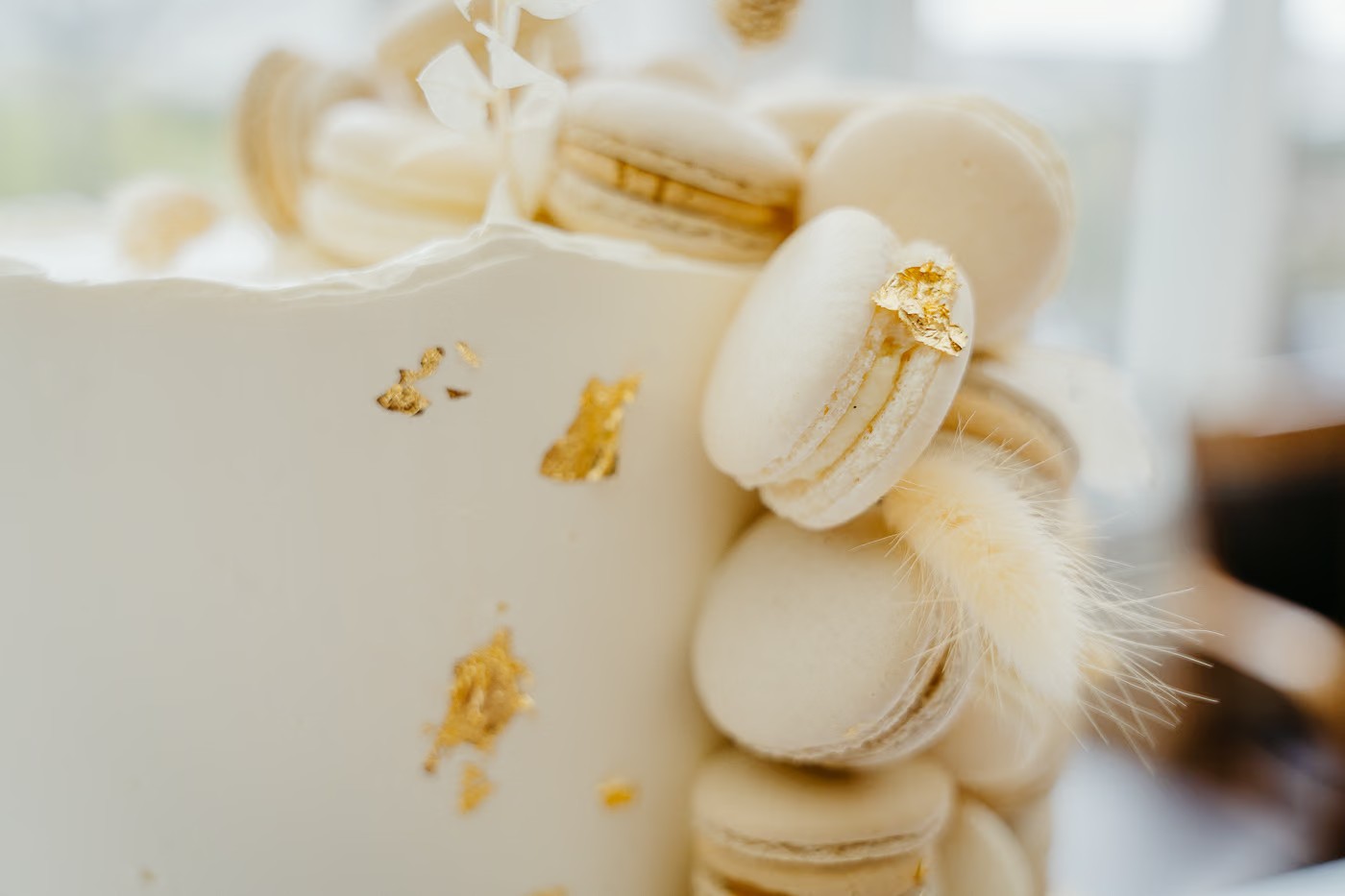 Hochzeitsfeier Gifhorn – Hochzeitstorte auf Schloss Gifhorn, festlich dekoriert, Hochzeitsfotografie Schloss Gifhorn Kathrin Skorpel